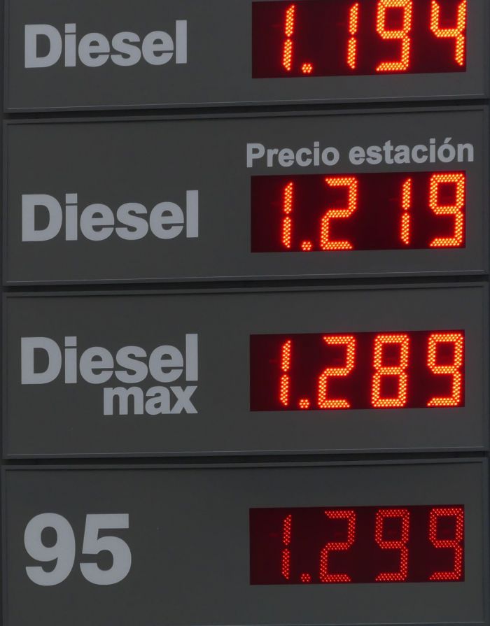 El precio de los combustibles cae entre 8 y 11 céntimos por litro en Castilla-La Mancha