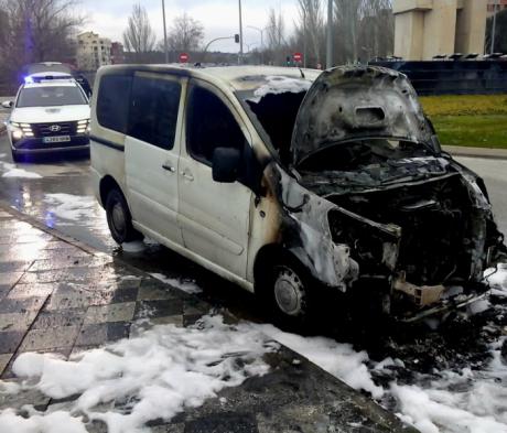 Arde una furgoneta en la Ronda Oeste