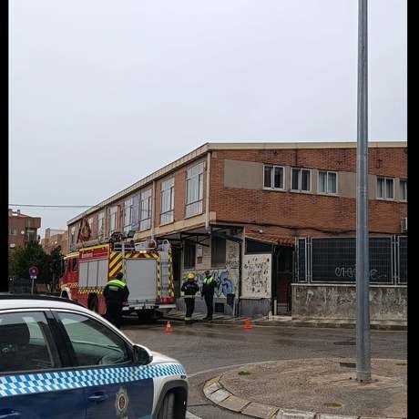 Evacúan a 60 alumnos del IES Pedro Mercedes por una fuga de vapor en la caldera