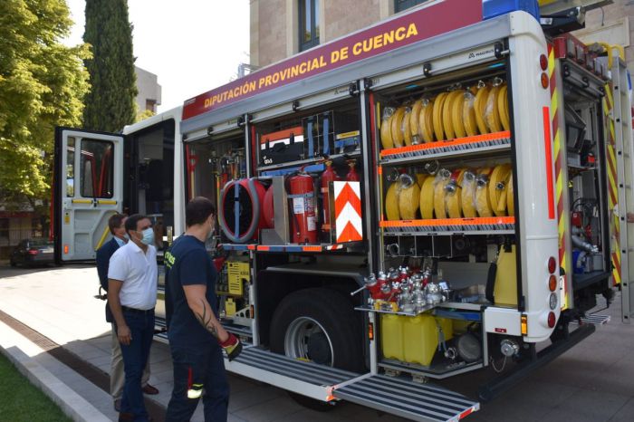 Presentado el nuevo camión de bomberos de la Diputación que ha supuesto una inversión de 610.000 euros