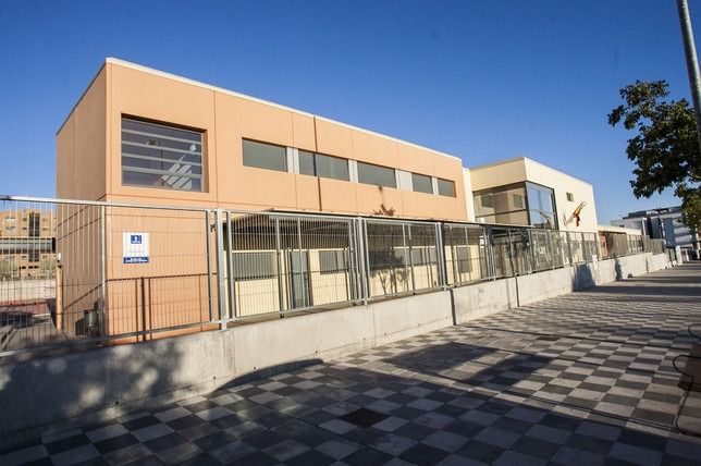 El Ayuntamiento estudia cerrar las calles próximas a los colegios para garantizar la distancia seguridad durante la entrada y salida de los escolares