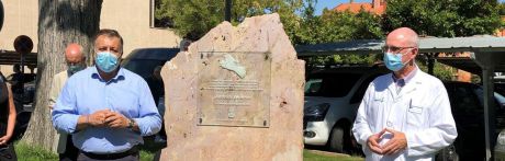 Un monolito en el Virgen de la Luz recuerda a las víctimas de la COVID-19