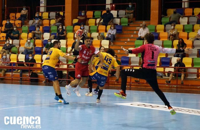 El Incarlopsa Cuenca vence con chispazos de calidad en su debut liguero (26-18)