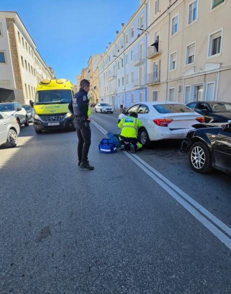 Varios heridos en un alcance entre tres vehículos en la avenida República Argentina
