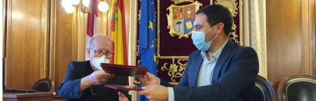 La Diputación y el Obispado renuevan el convenio para invertir 700.000 euros en 16 edificios religiosos de la provincia