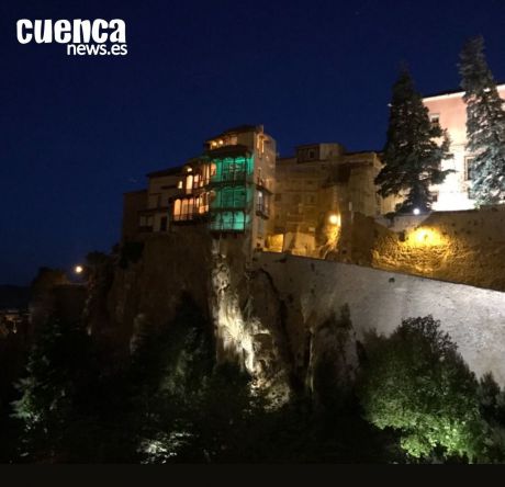 Cuenca iluminara&#769; las Casas Colgadas para reivindicar un papel ma&#769;s activo de los farmace&#769;uticos frente a la Covid-19