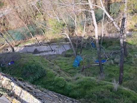 Señales y vallas de tráfico en el Júcar: nuevo acto vandálico en Las Angustias