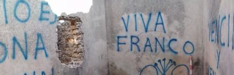 Eliminan las pintadas franquistas aparecidas en 2019 en el Blocao de Mirabueno