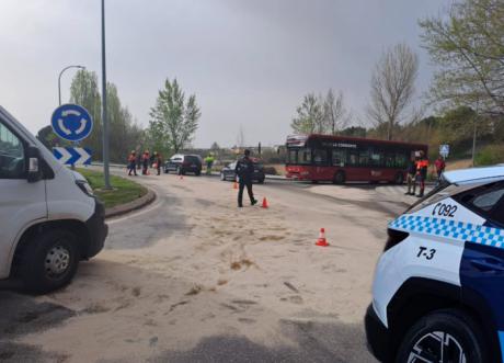 Un vertido de líquidos provoca dos caídas de motocicletas en la Ronda Oeste de Cuenca