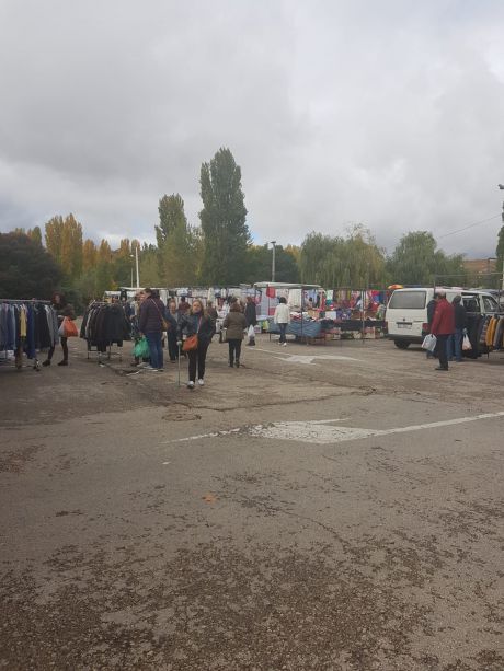 Los vendedores ambulantes piden a Sanidad criterios de aforo, no de puestos