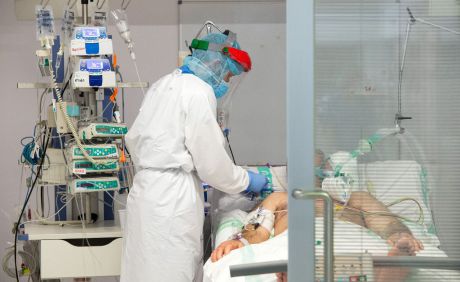 Nueva reducción de casos y de hospitalizados por COVID-19 en Castilla-La Mancha