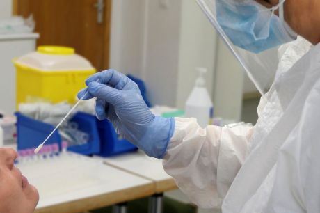 Castilla-La Mancha confirma 451 nuevos casos por infección de coronavirus