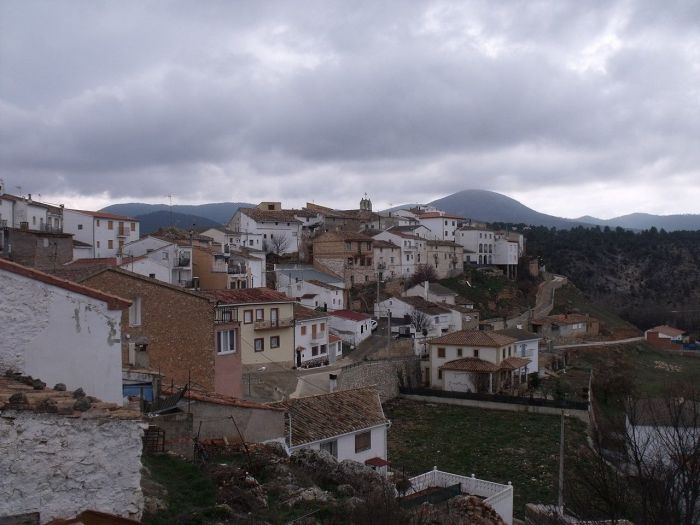 Vista general del pueblo desde la plaza del ayuntamiento de Garaballa