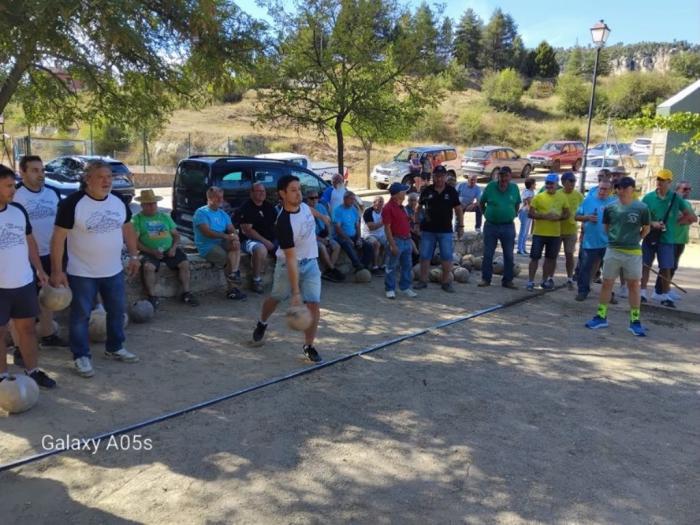 El equipo de Zarzuela se impone en la apretada jornada de Uña y el conjunto local alcanza el liderato del Circuito de Bolos Serranía de Cuenca