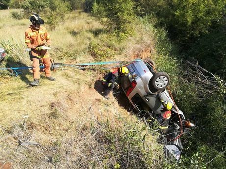 Fallece el conductor de un vehículo al caer por un terraplén en Gascueña
