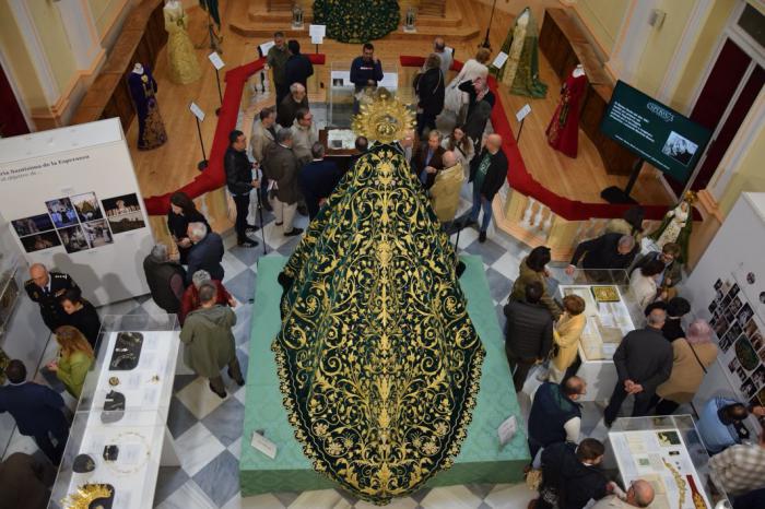 La Hermandad de la Esperanza muestra su patrimonio en una exposición conmemorativa en Cuenca