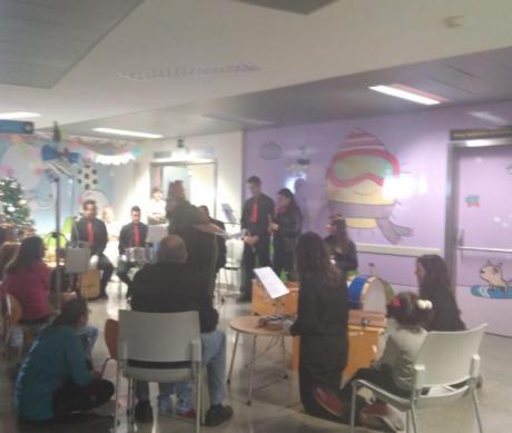Estudiantes de la Facultad de Educación de Ciudad Real llevan la música a los pacientes del Hospital General Universitario