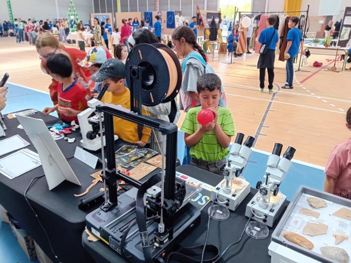 El Museo de Paleontología y el Museo de las Ciencias se promocionan en la Feria de la Ciencia y la Salud ‘Zienziaburum’ de Consuegra