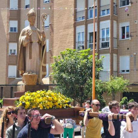 La procesión de San Julián reúne a decenas de vecinos en Fuente del Oro