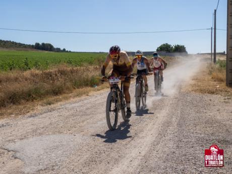 Encarni Arteseros y Juan Diego Haro se imponen en el IV Duatlón Cross de Almodóvar del Pinar