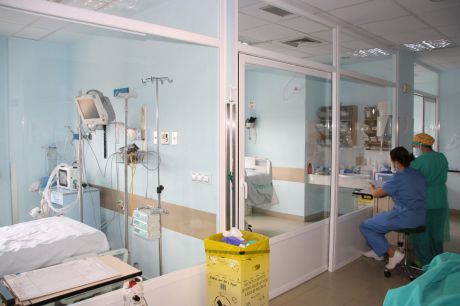 Menos de un centenar de hospitalizados por COVID-19 en cama convencional en Castilla-La Mancha