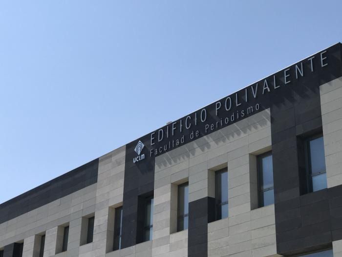 La Facultad de Comunicación celebra los actos de graduación de las promociones VII y VIII del Grado en Periodismo