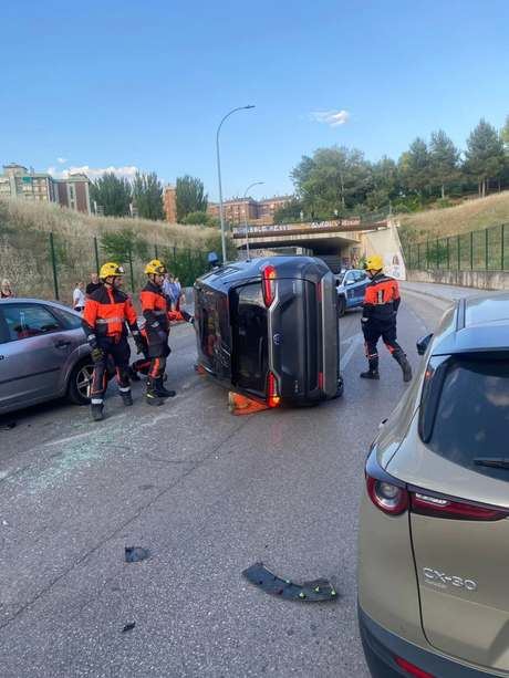 Dos heridos tras el vuelco de un vehículo en la calle Orégano de Cuenca