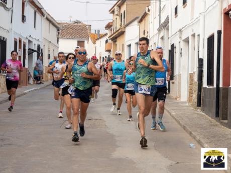 Andrés Felipe Sarta y Ascensión Leal brillan en una Carrera Popular para el recuerdo
