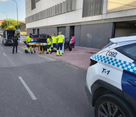 Herido un motorista tras una colisión con un turismo en la calle Joaquín Turina