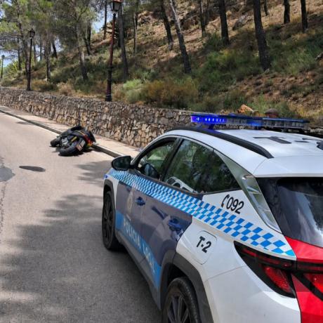 Herido un motorista tras sufrir una salida de vía en el Camino de San Isidro