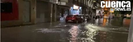 Una gran tromba de agua anega la calle Fray Luis de León