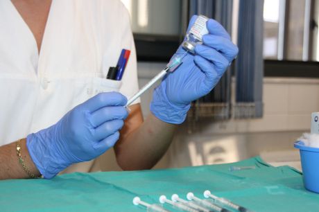 Sanidad comenzará a administrar la tercera dosis de la vacuna contra el Covid en las residencias de mayores a partir del próximo lunes