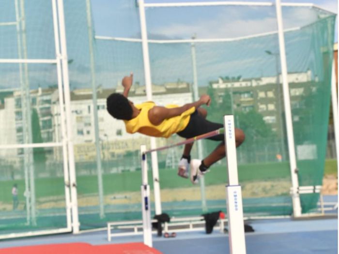 Gran ambiente en el Campeonato Regional de Atletismo celebrado en la pista del Luis Ocaña