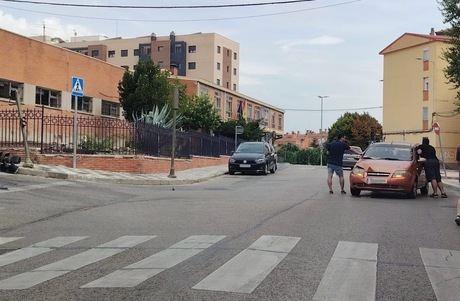 Un turismo choca contra un semáforo en Cuenca sin causar heridos