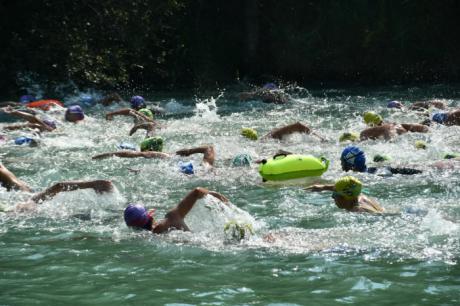 Cerca de 220 nadadores participan en la Subida al Peñote 2026 en Cuenca.
