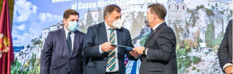 Ayuntamiento y Junta firman el convenio para la redacción del proyecto de los remontes mecánicos del Casco Antiguo