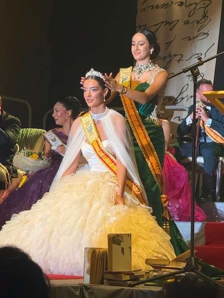 Cardenete inaugura las Fiestas de Los Sanochaores con una emotiva coronación de la Reina