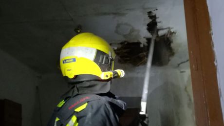 Un incendio en una cocina obliga a desalojar a una treinta de personas en el centro de la ciudad