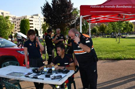 Bomberos y Protección Civil atienden tres desmayos durante el multitudinario eclipse en Cuenca