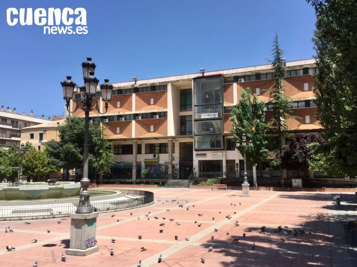 Mercado municipal en la Plaza España de Cuenca