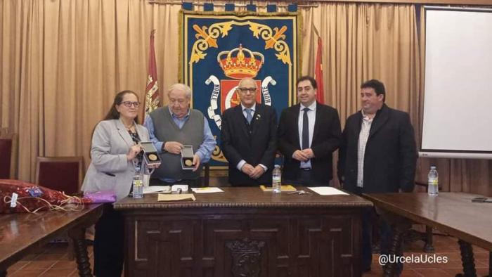 Entrega de la Medalla de las Cuatro Sinagogas de la Ciudad Santa a los conquenses Ana M. Gálvez y José Antonio Almonacid