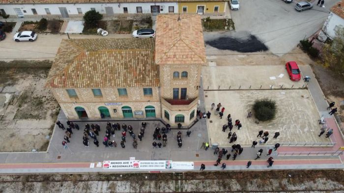 Once ayuntamientos afectados alegan en contra de la clausura de su ferrocarril ante el Ministerio