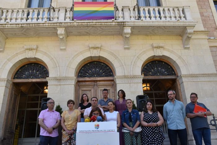 Cuenca celebra el Día del Orgullo en los jardines de Diputación pidiendo acabar con la LGTBIfobia