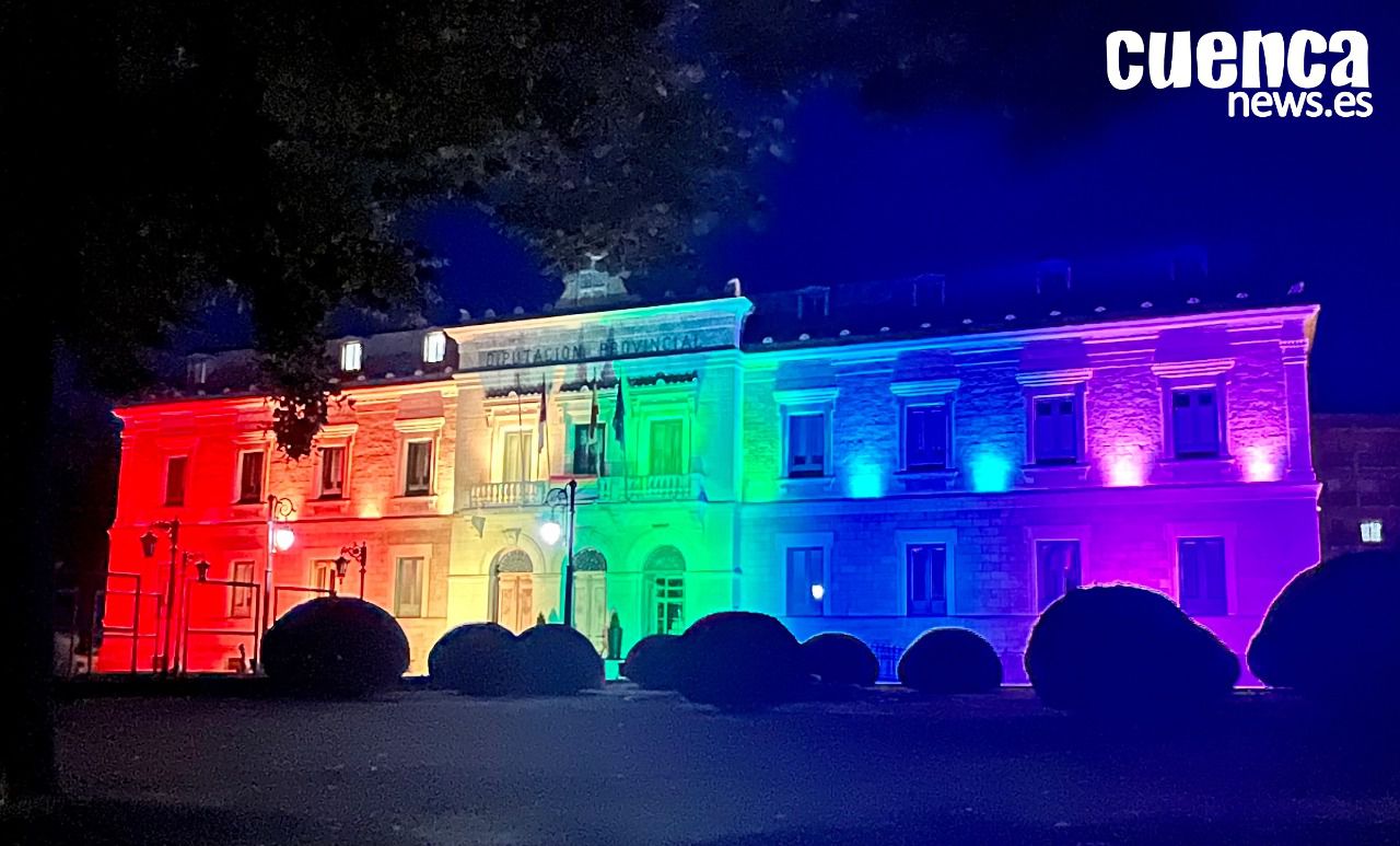 La Diputación y las Casas Colgadas iluminan de arcoíris por el Día del Orgullo LGTBI | Cuenca News