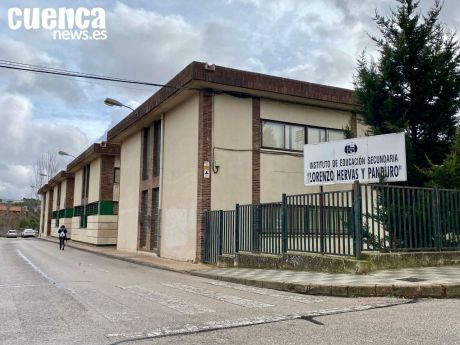 Prieto reclama a la Junta la reforma del gimnasio del instituto Hervás y Panduro por sus carencias y falta de seguridad 