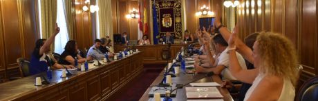 El Pleno de la Diputación aprueba casi 8 millones de euros para caminos, carreteras, patrimonio, parques de bomberos y comprar de terrenos