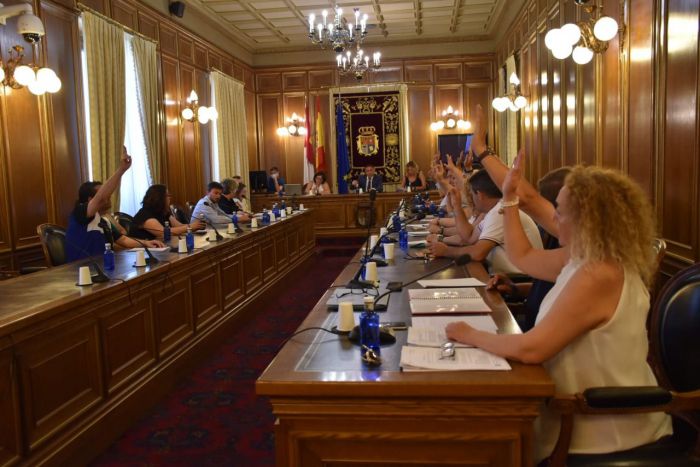 El Pleno de la Diputación aprueba casi 8 millones de euros para caminos, carreteras, patrimonio, parques de bomberos y comprar de terrenos
