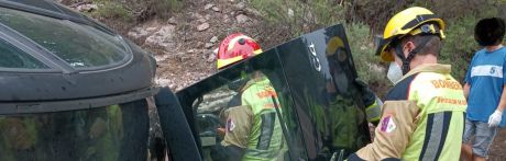 
Seis heridos por colisión de un coche con un autobús en Zafra de Záncara
