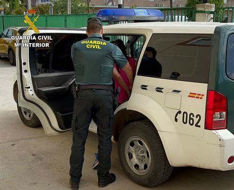 La Guardia Civil detiene a cuatro personas por el hurto de un tractor y una empacadora