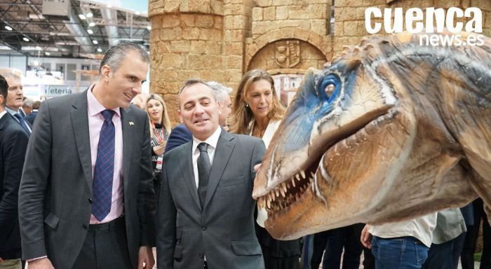 Javier Ortega Smith visitando el Stand de Castilla-La Mancha en FITUR 2020 